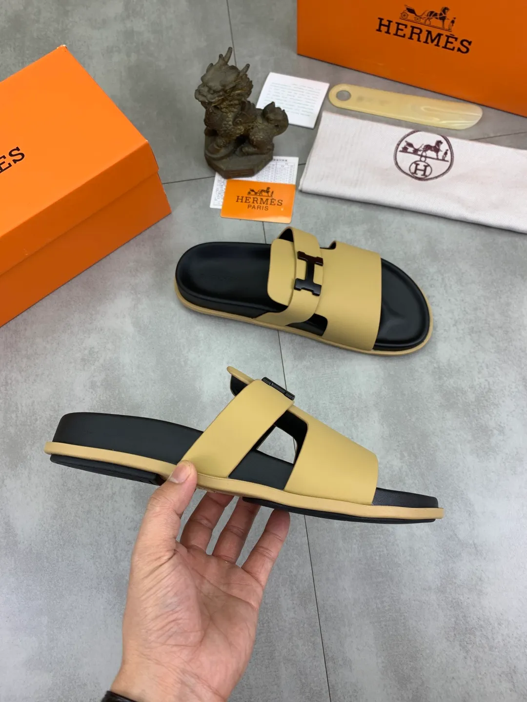 Men's shoes 💰P440 New [HERMES] high-end quality new Hermès slippers, made of imported silk calfskin, wear-resistant and non-slip rubber outsole. Fashionable and elegant code number: 39-44 (38 45 46 customized)